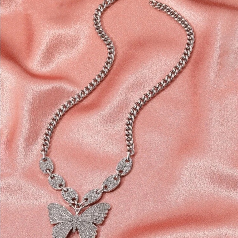 Butterfly necklace - Picture 2 of 2